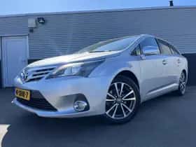 Toyota Avensis (2012) thumbnail 2