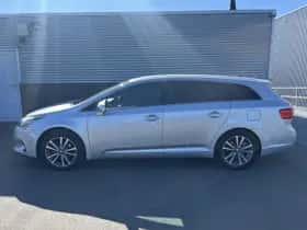Toyota Avensis (2012) thumbnail 3