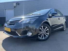 Toyota Avensis (2012) thumbnail 2