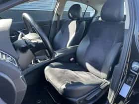 Toyota Avensis (2012) thumbnail 17