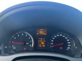 Toyota Avensis (2012) thumbnail 26