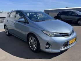 Toyota Auris (2014) thumbnail 6
