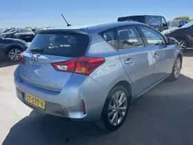 Toyota Auris (2014) thumbnail 7