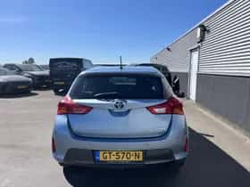Toyota Auris (2014) thumbnail 8