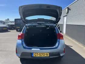 Toyota Auris (2014) thumbnail 9