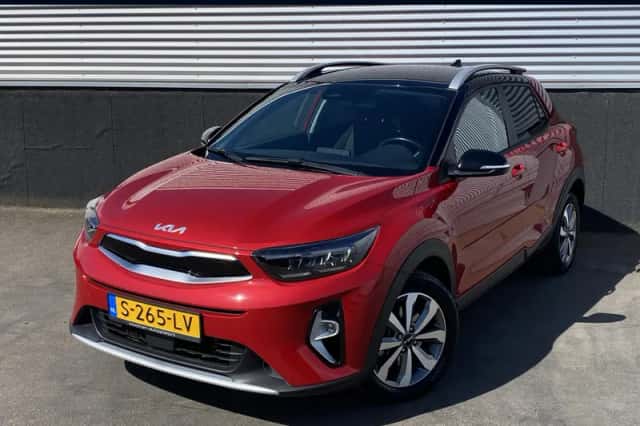 Kia Stonic (2023) thumbnail 1