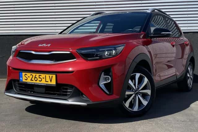 Kia Stonic (2023) thumbnail 2