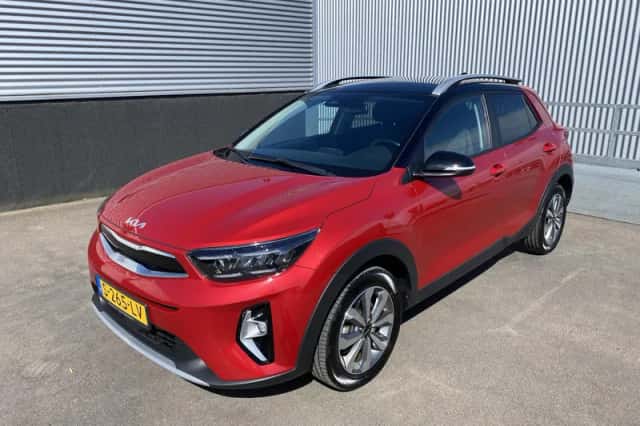 Kia Stonic (2023) thumbnail 3