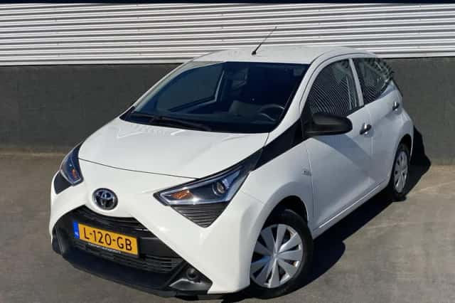 Toyota Aygo (2021) thumbnail 1
