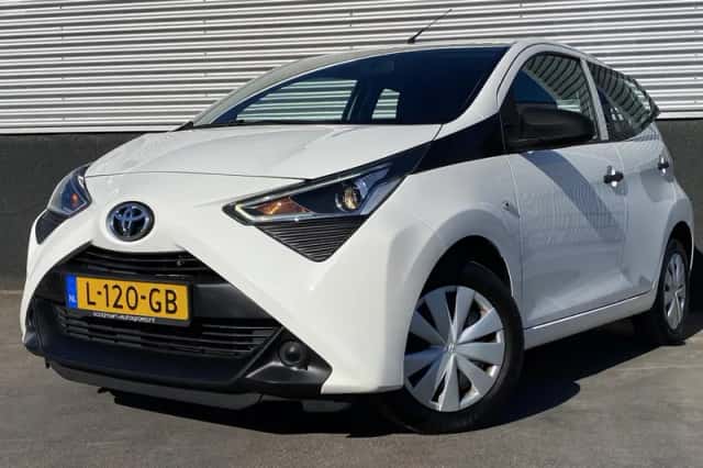 Toyota Aygo (2021) thumbnail 2