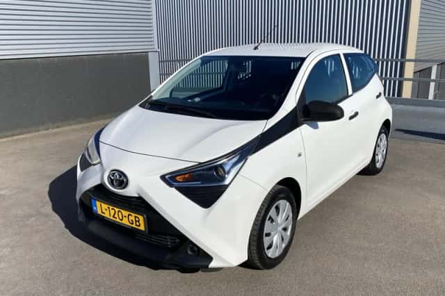 Toyota Aygo (2021) thumbnail 3