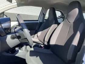 Toyota Aygo (2021) thumbnail 24