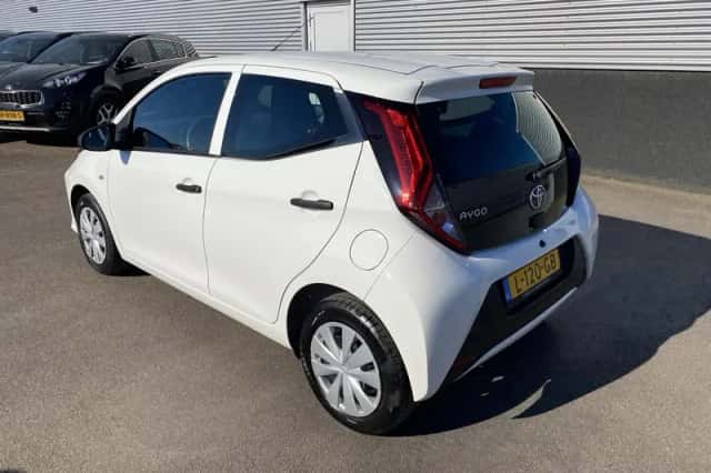 Toyota Aygo (2021) thumbnail 5