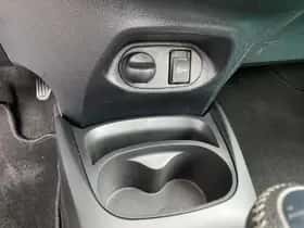 Toyota Yaris (2019) thumbnail 33