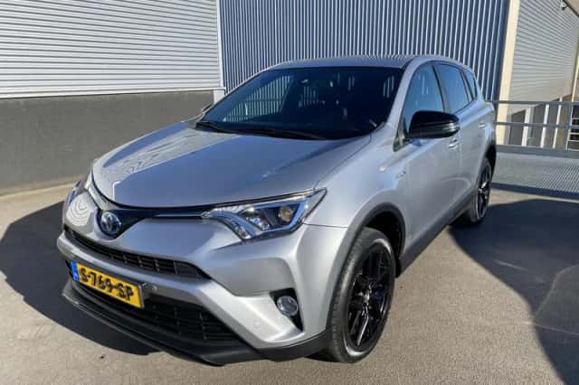 Toyota RAV4 (2018) thumbnail 3