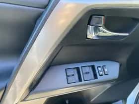 Toyota RAV4 (2018) thumbnail 22