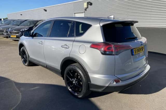 Toyota RAV4 (2018) thumbnail 4