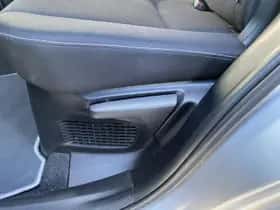 Toyota RAV4 (2018) thumbnail 50