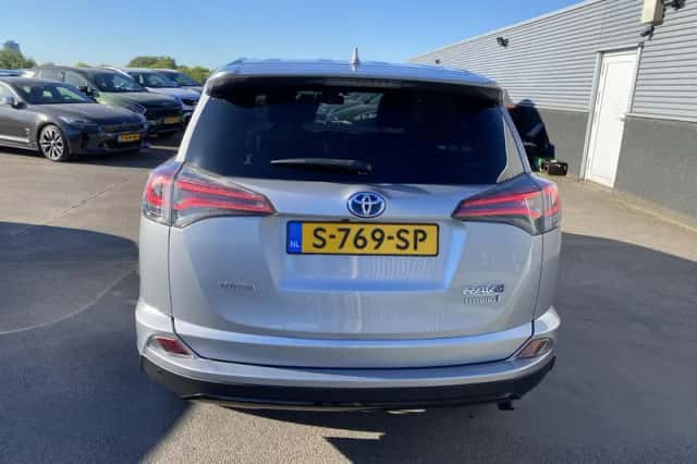 Toyota RAV4 (2018) thumbnail 6