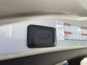 Toyota RAV4 (2018) thumbnail 10