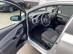 Toyota Yaris (2018) thumbnail 19
