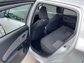Toyota Yaris (2018) thumbnail 23
