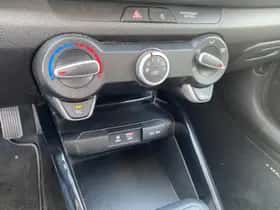 Kia Rio (2018) thumbnail 40
