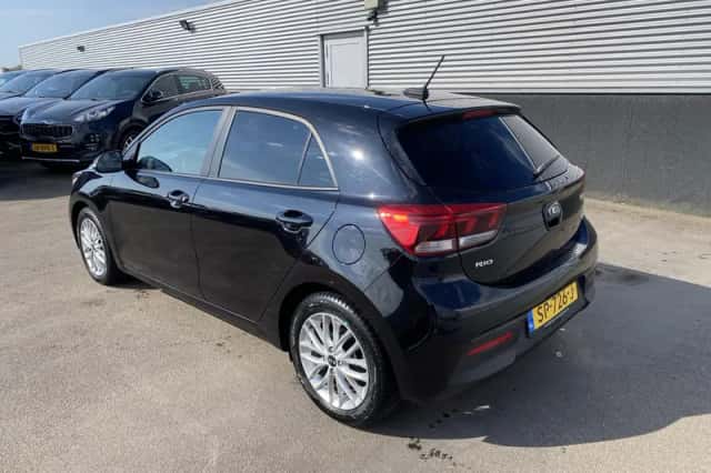 Kia Rio (2018) thumbnail 5