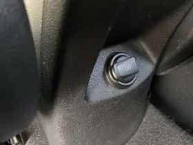 Kia Rio (2018) thumbnail 48