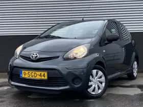 Toyota Aygo (2013) thumbnail 2
