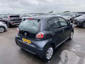 Toyota Aygo (2013) thumbnail 12