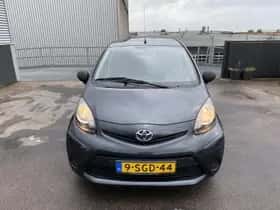 Toyota Aygo (2013) thumbnail 16