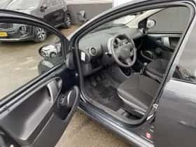 Toyota Aygo (2013) thumbnail 17