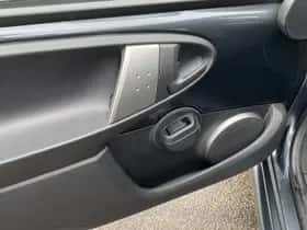 Toyota Aygo (2013) thumbnail 18