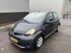 Toyota Aygo (2013) thumbnail 3