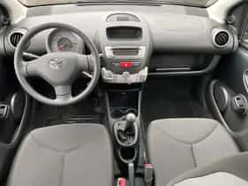 Toyota Aygo (2013) thumbnail 21