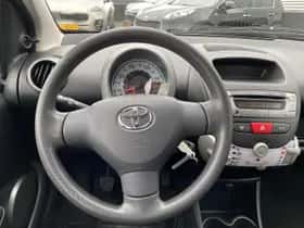 Toyota Aygo (2013) thumbnail 22