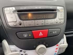 Toyota Aygo (2013) thumbnail 28