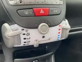 Toyota Aygo (2013) thumbnail 29