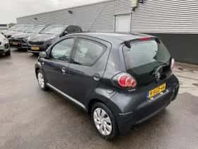 Toyota Aygo (2013) thumbnail 5