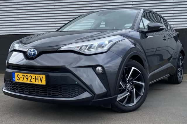Toyota C-HR (2023) thumbnail 2