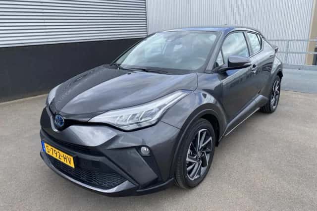 Toyota C-HR (2023) thumbnail 3