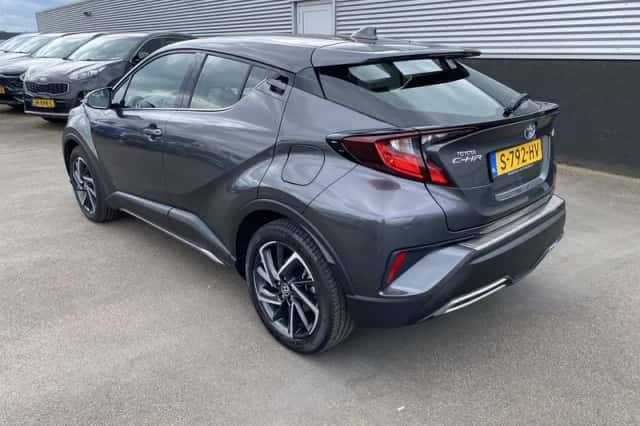 Toyota C-HR (2023) thumbnail 5