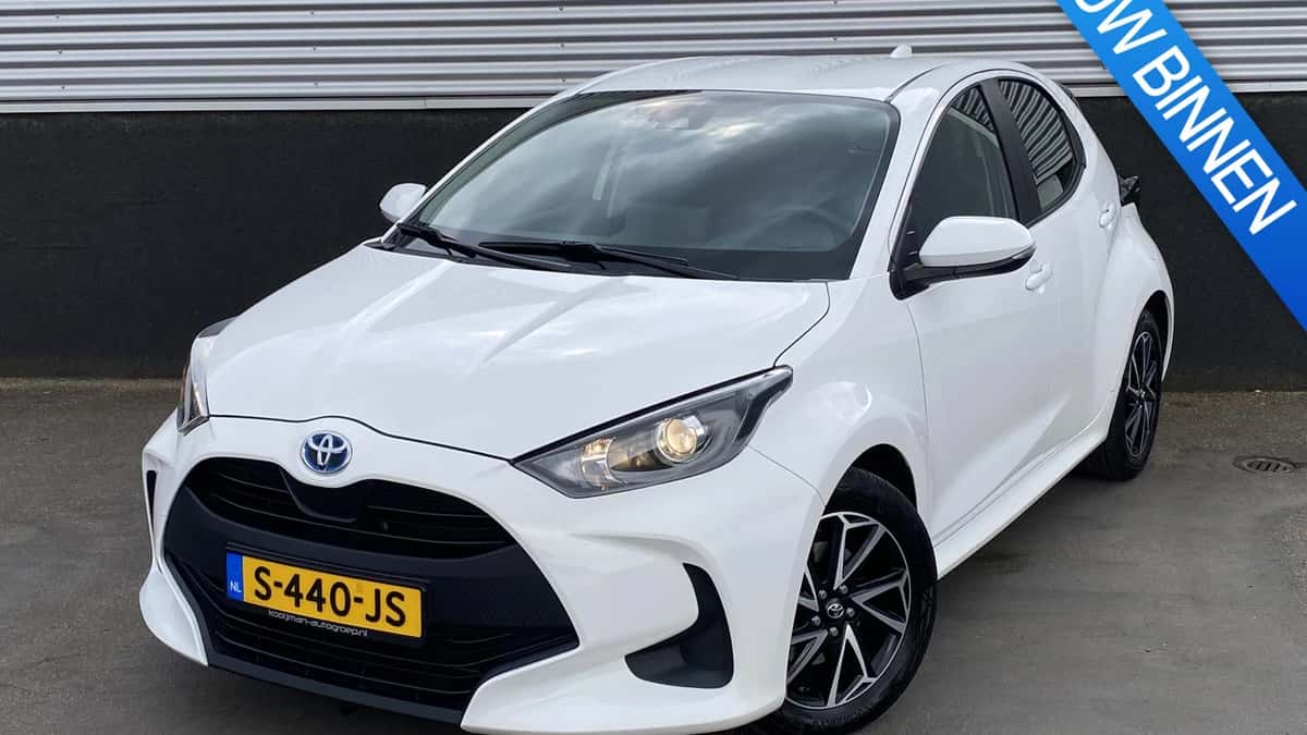 Toyota Yaris (2023) — foto 1
