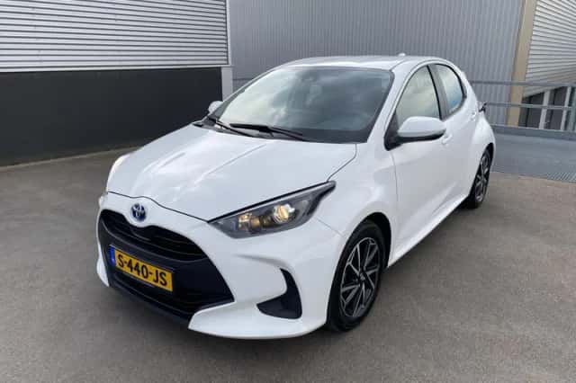 Toyota Yaris (2023) thumbnail 3