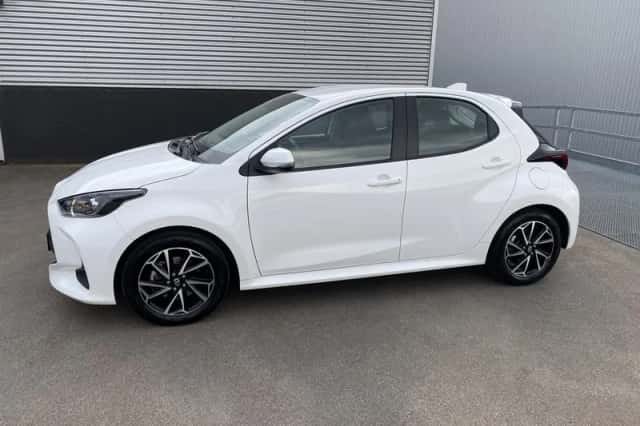 Toyota Yaris (2023) thumbnail 4