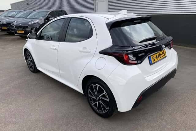 Toyota Yaris (2023) thumbnail 5