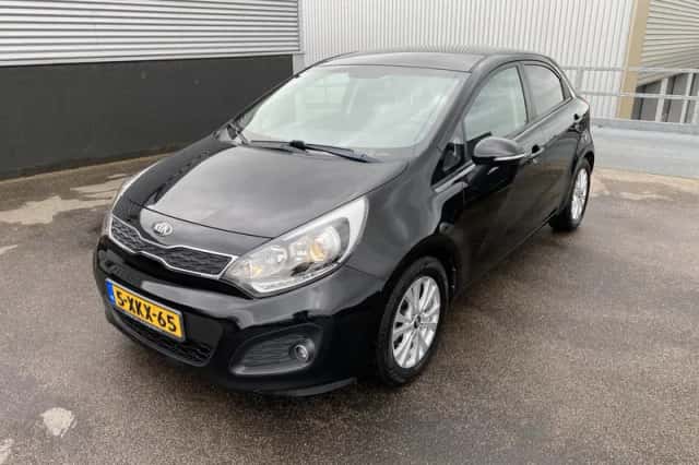 Kia Rio (2014) thumbnail 3