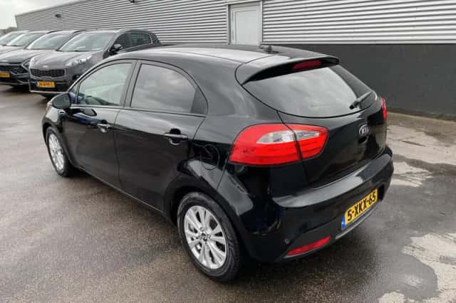 Kia Rio (2014) thumbnail 5