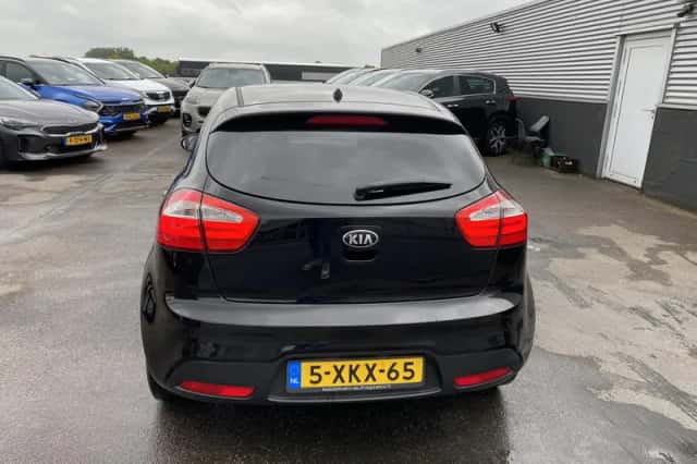 Kia Rio (2014) thumbnail 6